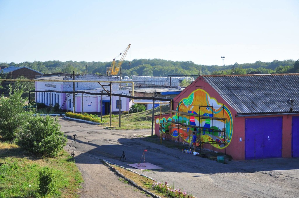 Donetsk, the former industrial powerhouse of eastern Ukraine, hosts numerous factories such as this one, which hosted the Izolyatsia studio before the artists' eviction by militants (Izolyatsia.)